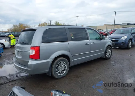 2015 Chrysler Town & Country Touring-L z USA, uszkodzony, nr VIN 2C4RC1CG4FR546909